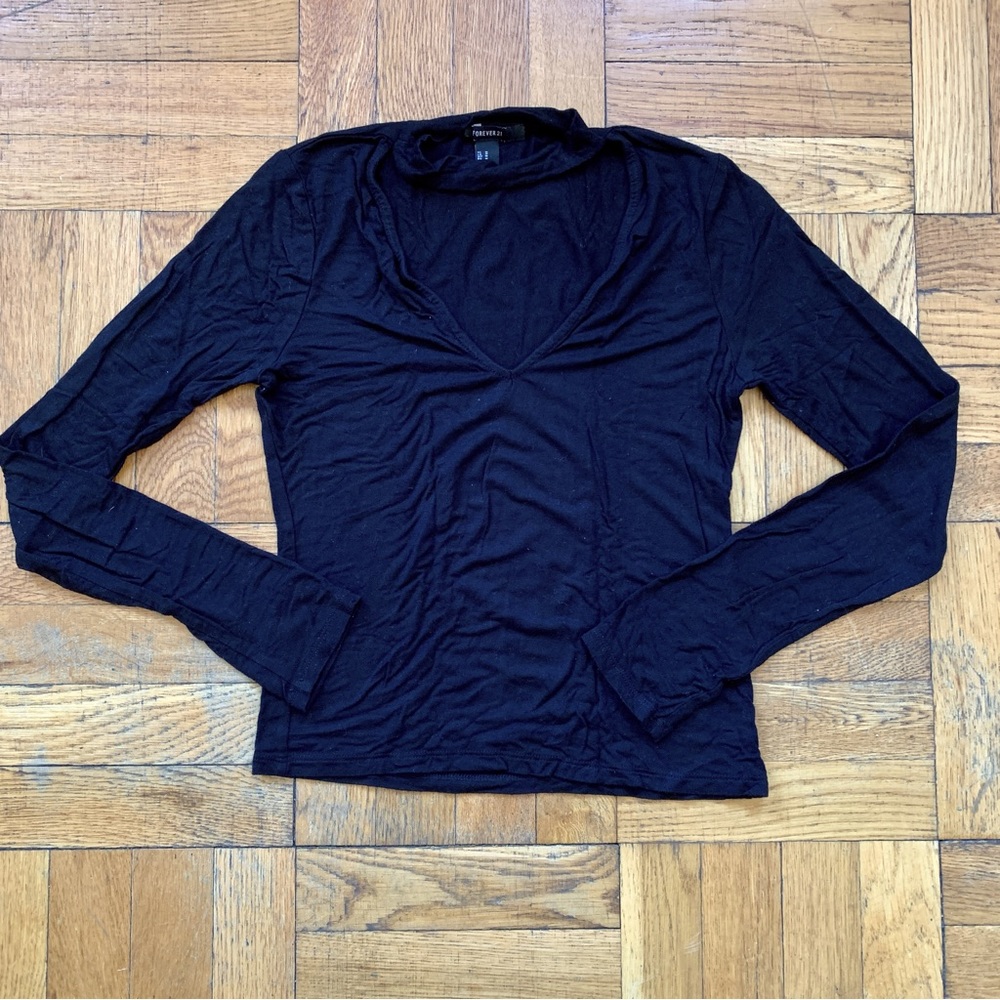 FOREVER 21 size M Black V-Neck Keyhole Long Sleeve T-Shirt
